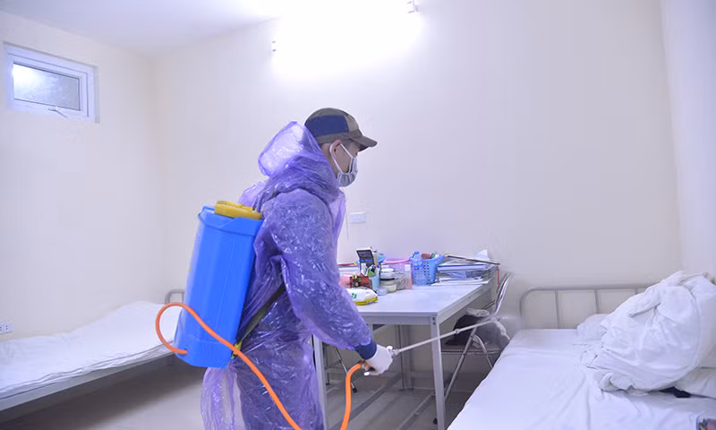 Phun thuốc khử trùng, sát khuẩn toàn trường