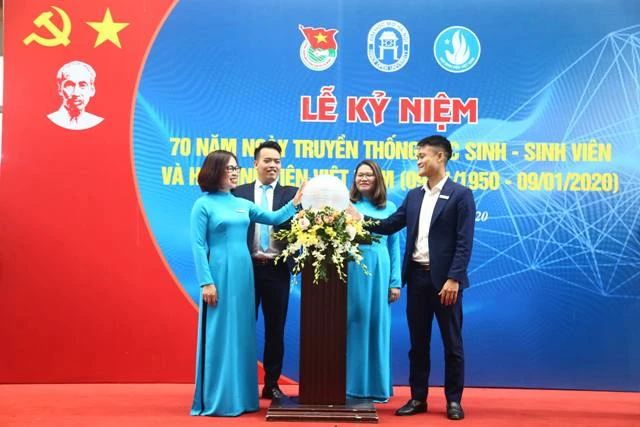 Nhiều hoạt động ý nghĩa kỷ niệm 70 năm ngày truyền thống học sinh - sinh viên tại Trường ĐH Mở Hà Nội