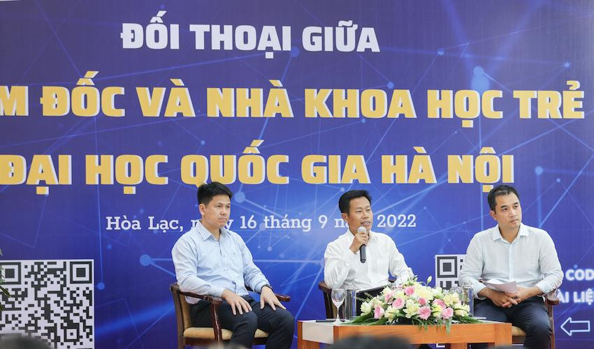 Lãnh đạo ĐHQGHN luôn đối thoại cùng các nhà khoa học trẻ để phát huy sức sáng tạo.