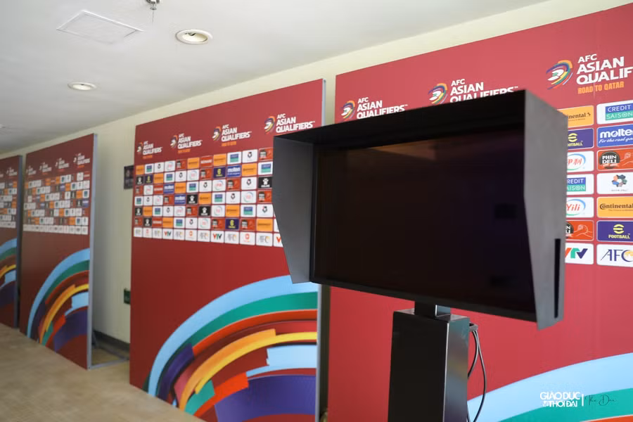 Cận cảnh công nghệ VAR trên sân Mỹ Đình trước giờ bóng lăn ảnh 3