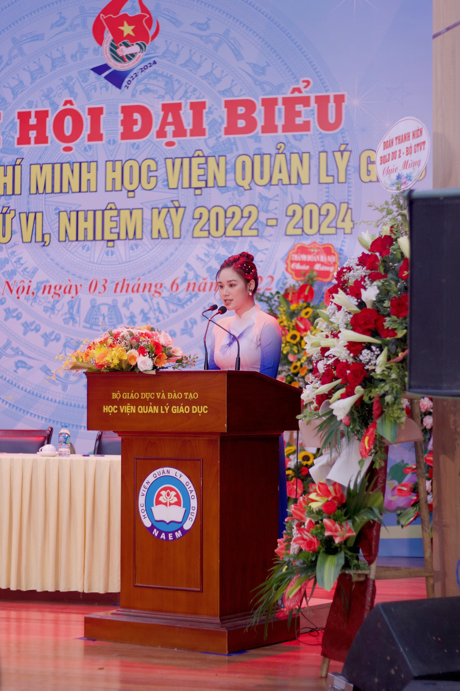 Diễm Quỳnh luôn năng nổ tham gia các hoạt động của trường. Diễm Quỳnh luôn năng nổ tham gia các hoạt động của trường.