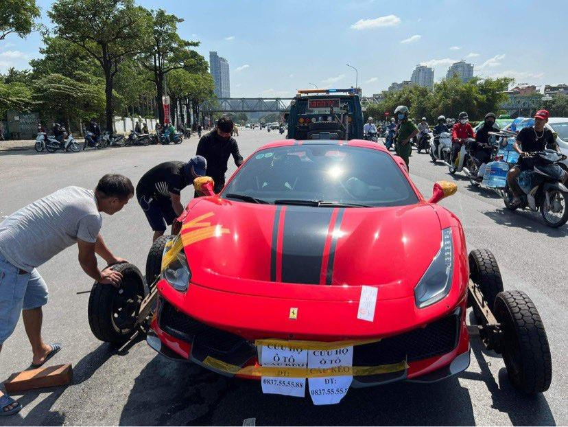 Chiếc siêu xe Ferrari trong vụ tai nạn khiến 1 người tử vong.