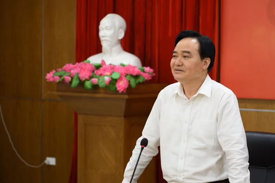 GS.TS Phùng Xuân Nhạ phát biểu tại buổi gặp mặt