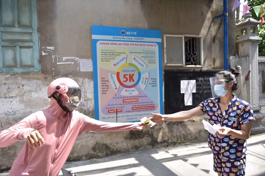 Toàn bộ người lạ sẽ được kiểm soát.