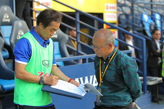 Cùng lúc HLV Park Hang Seo vẫn còn nhiều chiêu trò để có thể giúp Cùng lúc HLV Park Hang Seo vẫn còn nhiều chiêu trò để có thể giúp