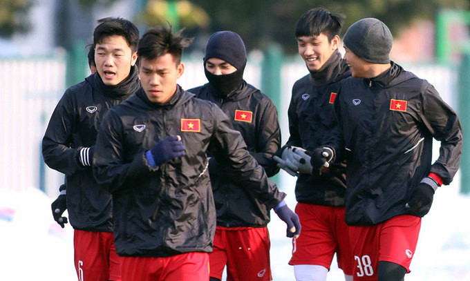 Không khí buổi tập vui vẻ, rộn tiếng cười chứ không căng thẳng trước trận đấu có thể được xem là quan trọng nhất cuộc đời các cầu thủ tính đến lúc này. Không khí buổi tập vui vẻ, rộn tiếng cười chứ không căng thẳng trước trận đấu có thể được xem là quan trọng nhất cuộc đời các cầu thủ tính đến lúc này.