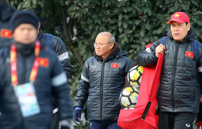 Do sân chính được chuẩn bị cho trận chung kết, U23 Việt Nam được bố trí tại sân phụ. Do sân chính được chuẩn bị cho trận chung kết, U23 Việt Nam được bố trí tại sân phụ.