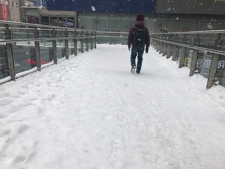 Tuyết đang rơi trở lại ở Thường Châu lúc 7h45 và đang diễn biến rất xấu Tuyết đang rơi trở lại ở Thường Châu lúc 7h45 và đang diễn biến rất xấu