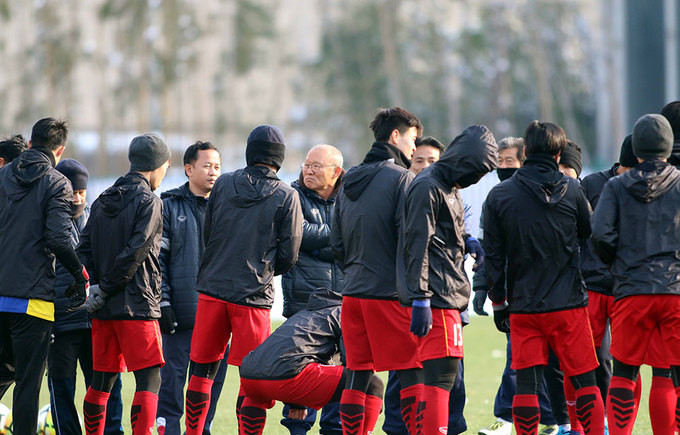 Trận chung kết giữa Việt Nam và Uzbekistan diễn ra lúc 15h thứ Bảy 27/1, trên sân Thường Châu (tỉnh Giang Tô, Trung Quốc). Trận chung kết giữa Việt Nam và Uzbekistan diễn ra lúc 15h thứ Bảy 27/1, trên sân Thường Châu (tỉnh Giang Tô, Trung Quốc).