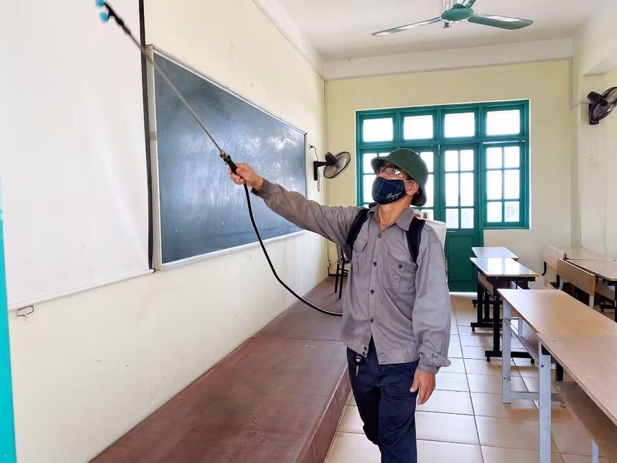 Phun sát khuẩn giảng đường. Ảnh minh họa/internet