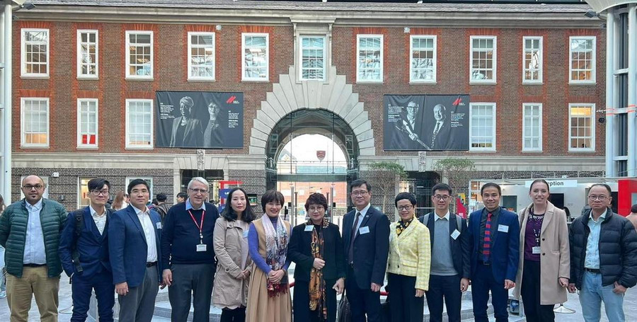 Chuyến công tác mang đến cơ hội cho các đại biểu Việt Nam học hỏi kinh nghiệm từ những bài học thành công của các trường đại học Vương quốc Anh.