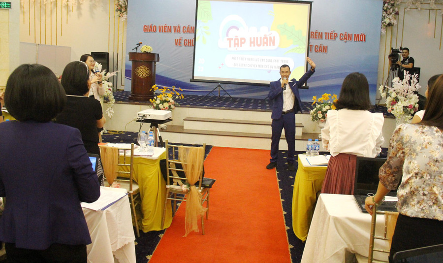 Lớp tập huấn, bồi dưỡng mô-đun "Phát triển năng lực ứng dụng công nghệ thông tin trong bồi dưỡng chuyên môn cho giáo viên mầm non" - sáng 26/10. Lớp tập huấn, bồi dưỡng mô-đun "Phát triển năng lực ứng dụng công nghệ thông tin trong bồi dưỡng chuyên môn cho giáo viên mầm non" - sáng 26/10.