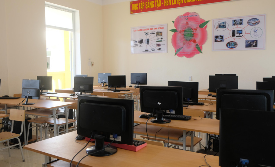 Hiện nay trang thiết bị để đáp ứng dạy môn Tin học đang là vấn đề nan giải của nhiều địa phương.