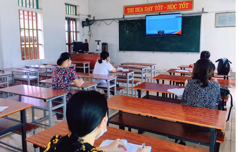 Một buổi sinh hoạt chuyên môn của GV Trường THCS Hải Lý, huyện Hải Hậu