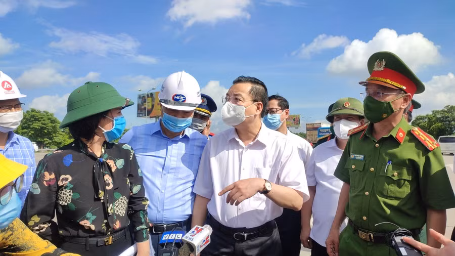 Tại chốt Pháp Vân- Cầu Giẽ có lưu lượng đến 65 nghìn phương tiện lưu thông qua, trong vài ngày nay do dịch bệnh nên lượng xe có giảm.