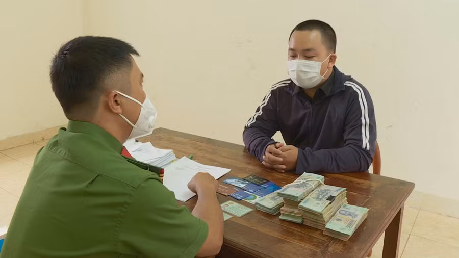 Đối tượng Vũ Quang Trường tại cơ quan điều tra (ảnh: Sỹ Đức).