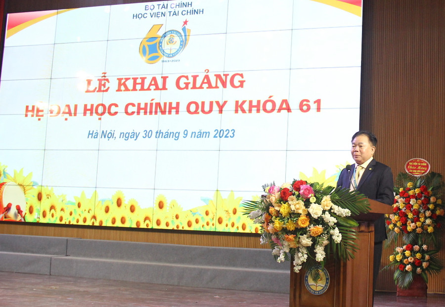 PGS.TS Nguyễn Trọng Cơ - Giám đốc Học viện Tài chính nhắn nhủ nhiều điều với tân sinh viên. PGS.TS Nguyễn Trọng Cơ - Giám đốc Học viện Tài chính nhắn nhủ nhiều điều với tân sinh viên.