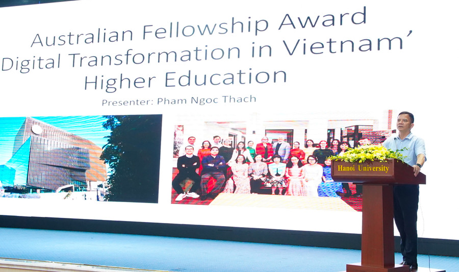 PGS.TS Phạm Ngọc Thạch – Chủ tịch Hội đồng Trường ĐH Hà Nội trao đổi tại Tọa đàm. PGS.TS Phạm Ngọc Thạch – Chủ tịch Hội đồng Trường ĐH Hà Nội trao đổi tại Tọa đàm.