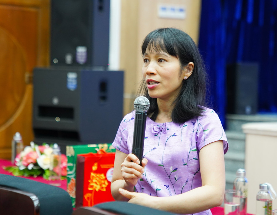 PGS.TS Trần Thị Lý chia sẻ tại Tọa đàm. PGS.TS Trần Thị Lý chia sẻ tại Tọa đàm.