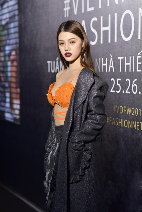 Thời trang sao Việt xấu tuần qua: Showbiz náo loạn vì kiểu khoe nội y kém duyên - Ảnh 5 Thoi trang sao Viet xau tuan qua: Showbiz nao loan vi kieu khoe noi y kem duyen - Anh 5