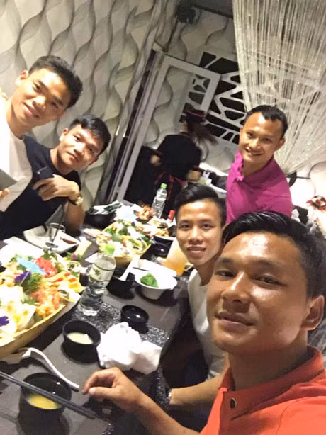 Vua ve nuoc, Cong Phuong da ru dong doi di giai den theo cach nay - Anh 6