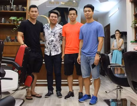 Vua ve nuoc, Cong Phuong da ru dong doi di giai den theo cach nay - Anh 1