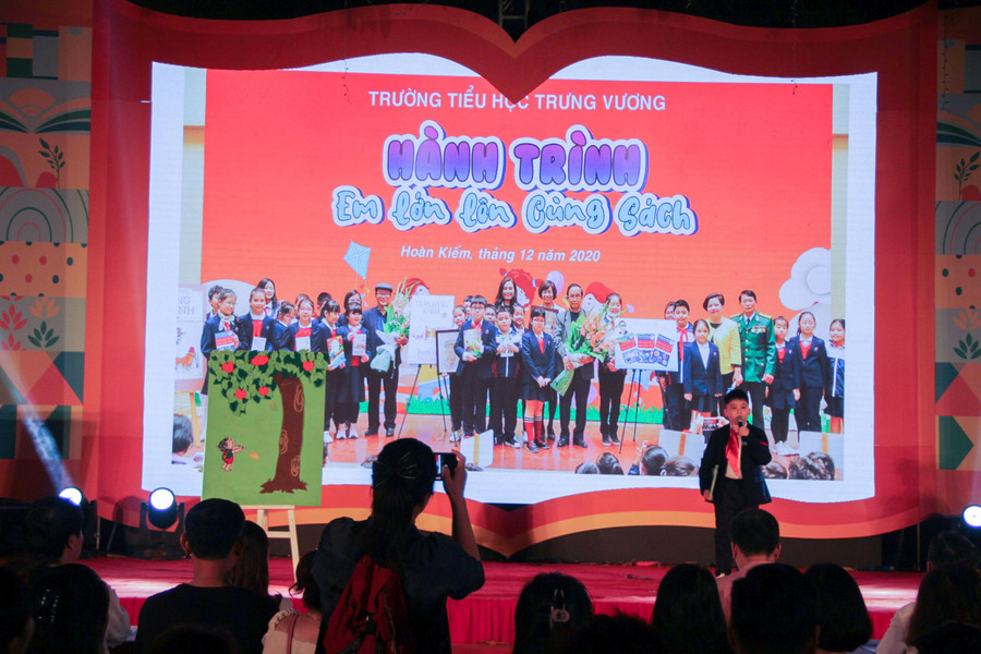 Tại Chương trình, các em học sinh và giáo viên đại diện trường: Tiểu học Trưng Vương, THCS Ngô Sĩ Liên và Tiểu học Thăng Long đã có các phần giới thiệu sách đặc sắc, để lại nhiều ấn tượng với người tham dự.