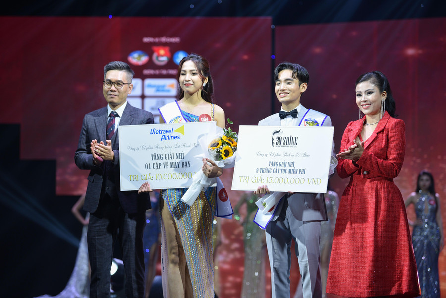 Sau vòng thi ứng xử thứ hai các thí sinh giành giải nhì, giải 3 đã lộ diện.