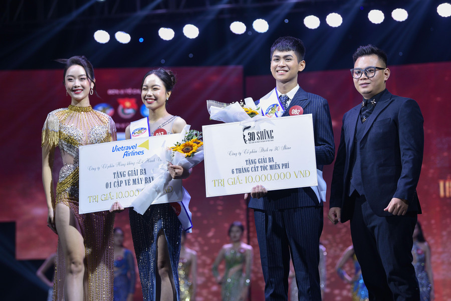 Sau vòng thi ứng xử thứ hai các thí sinh giành giải nhì, giải 3 đã lộ diện.