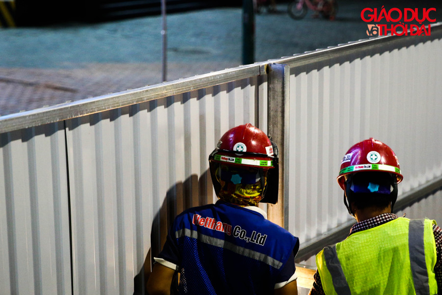 Sau khi rào chắn xong, sẽ triển khai dà phá bom mìn, diễn ra khoảng 10 ngày, sau đó nhà thầu sẽ tiến hành đào thăm và huy động máy móc thiết bị để thi công