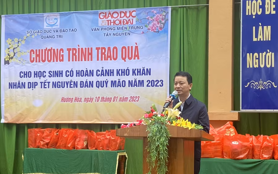 Ông Võ Văn Minh – Phó Giám đốc Sở GD&amp;ĐT ghi nhận những nỗ lực, cố gắng của đội ngũ thầy, cô giáo và các nhà trường.