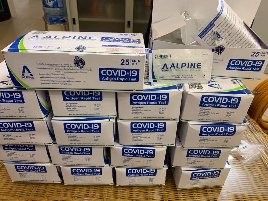 Hà Nội: Tràn lan thuốc điều trị Covid-19, kit test nhập lậu ảnh 2