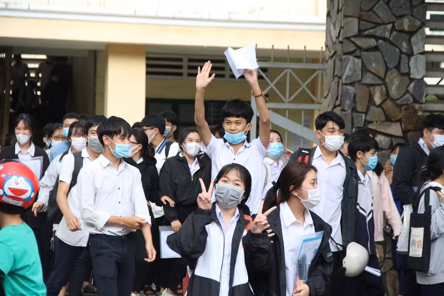 Thí sinh Gia Lai rạng ngời kết thúc môn thi cuối cùng của Kỳ thi tốt nghiệp THPT 2021.