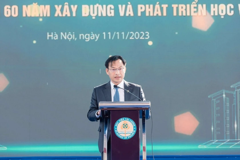 TS. Nguyễn Văn Bình – Phó Giám đốc Học viện Tài chính phát biểu tại chương trình.