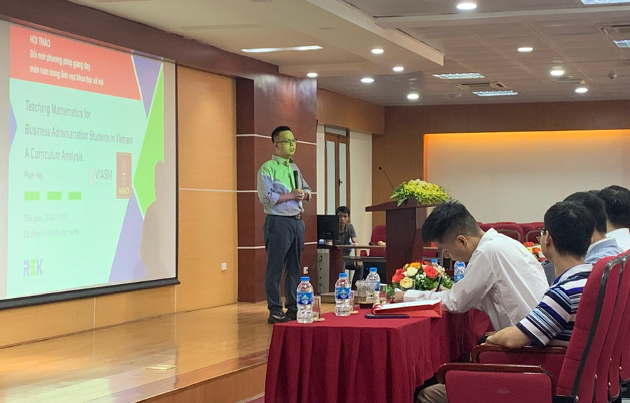 Diễn giả trình bày tham luận tại Hội thảo.