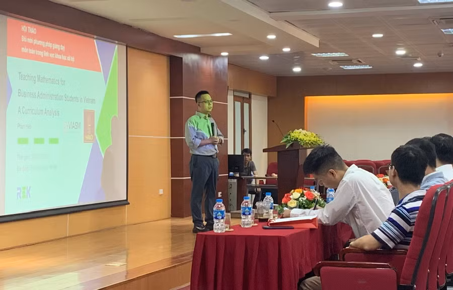 Diễn giả trình bày tham luận tại Hội thảo.