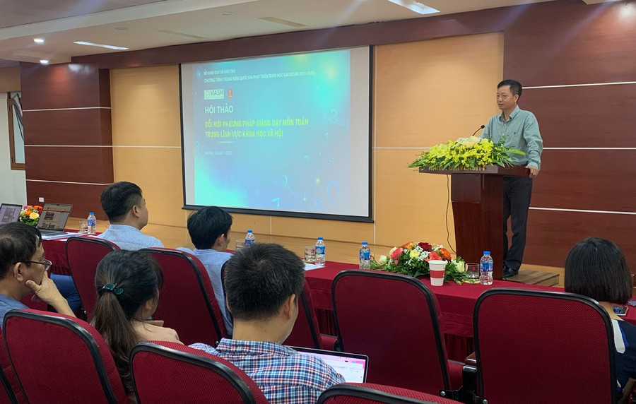 TS Lương Ngọc Minh, Phó Hiệu trưởng Trường Đại học Hà Nội phát biểu ý kiến.