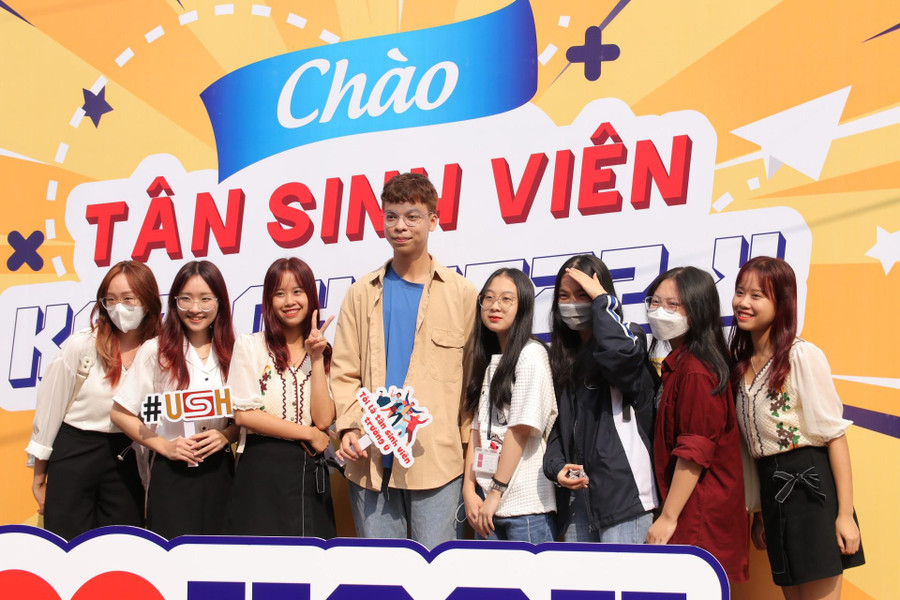 Khoảnh khắc đáng nhớ của tân sinh viên Trường ĐH Khoa học xã hội và Nhân văn (ĐH Quốc gia Hà Nội). Khoảnh khắc đáng nhớ của tân sinh viên Trường ĐH Khoa học xã hội và Nhân văn (ĐH Quốc gia Hà Nội).