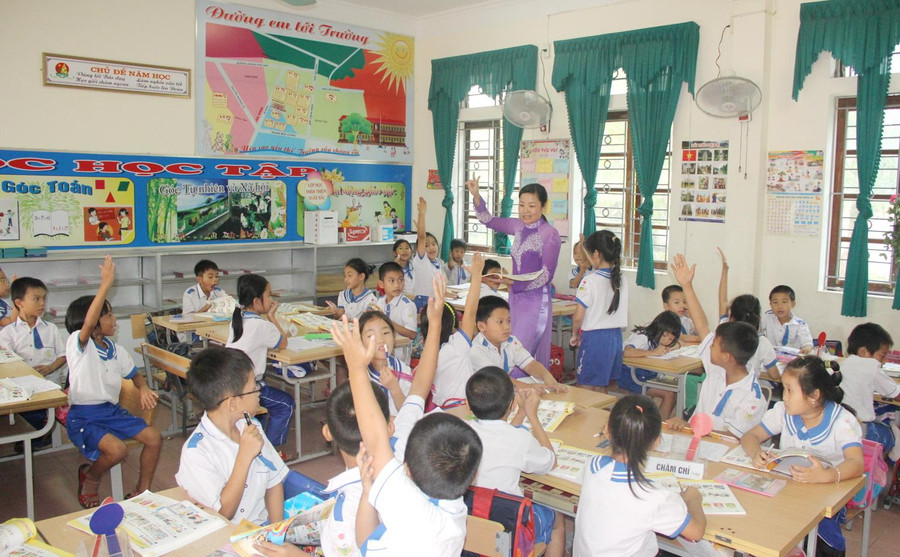 Bộ đã hướng dẫn các địa phương triển khai tuyển dụng biên chế giáo viên; trong đó, ưu tiên tuyển dụng giáo viên các môn học mới để thực hiện Chương trình Giáo dục phổ thông 2018.