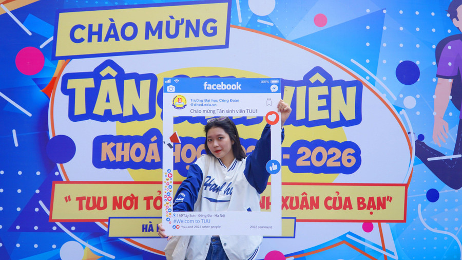 Nữ sinh này chính thức gia nhập ngôi nhà chung: Trường ĐH Công đoàn. Nữ sinh này chính thức gia nhập ngôi nhà chung: Trường ĐH Công đoàn.