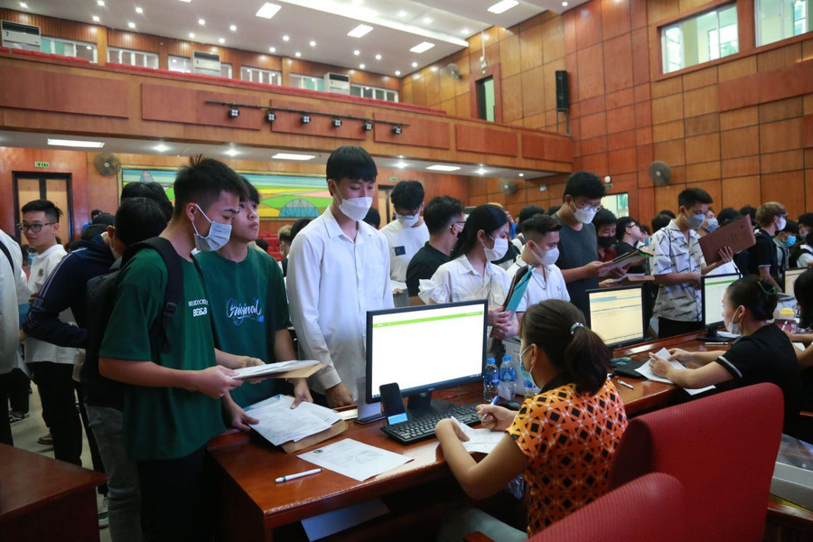 Tân sinh viên nhập Trường ĐH Giao thông vận tải (Hà Nội). Tân sinh viên nhập Trường ĐH Giao thông vận tải (Hà Nội).