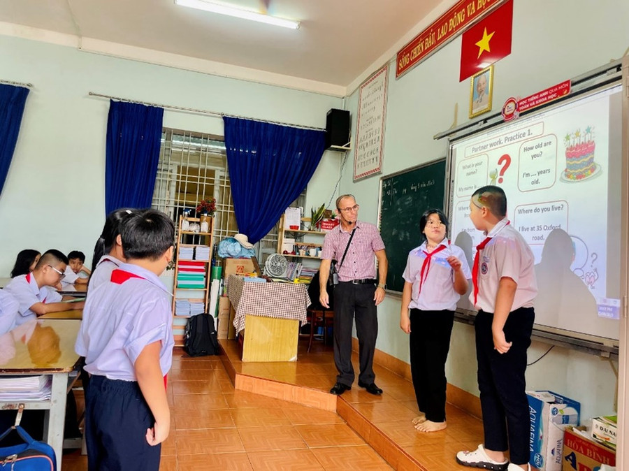 Chương trình iSMART chú trọng phát huy tính chủ động, sáng tạo của học sinh thông qua các hoạt động học tập nhóm, dự án... (Ảnh: PN)