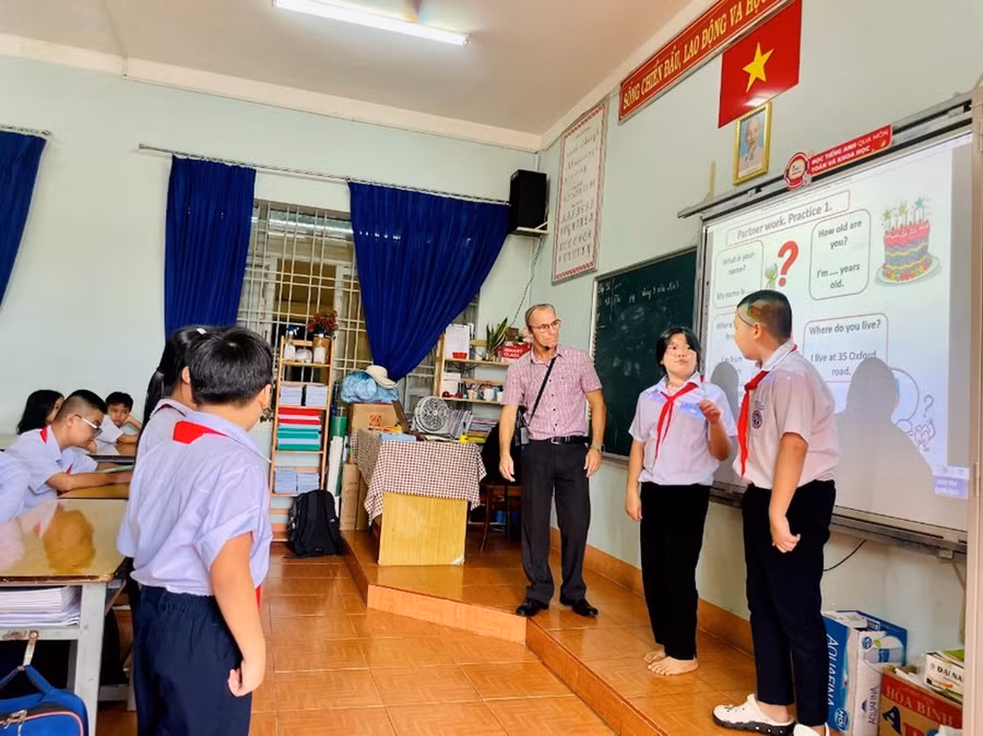 Chương trình iSMART chú trọng phát huy tính chủ động, sáng tạo của học sinh thông qua các hoạt động học tập nhóm, dự án... (Ảnh: PN)