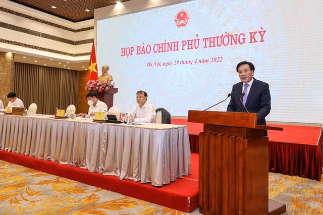 Bộ trưởng, Chủ nhiệm Văn phòng Chính phủ Trần Văn Sơn, Người phát ngôn của Chính phủ cung cấp thông tin kinh tế - xã hội cho báo chí tại họp báo Chính phủ thường kỳ