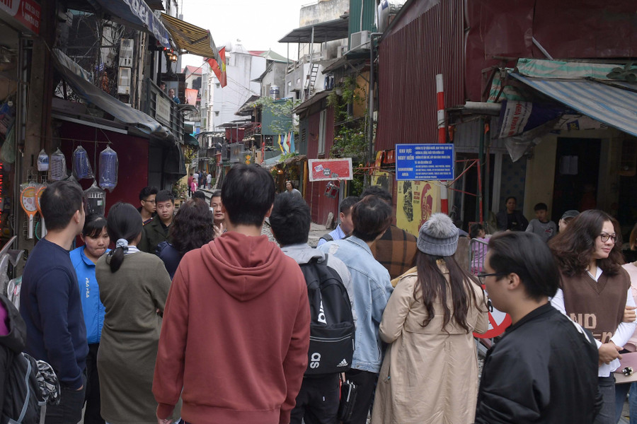 Tại một số điểm còn sự ngăn chặn của lực lượng chức năng.