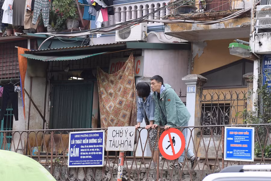 Cafe đường tàu “tái xuất” sau lệnh cấm