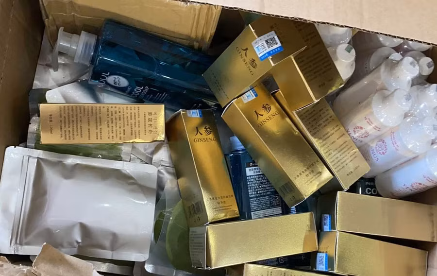 Mỹ phẩm giả mạo thương hiệu đến từ Hàn Quốc. Ảnh: Tổng Cục Quản lý thị trường.
