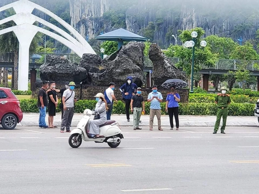 Cơ quan chức năng thực nghiệm điều tra vụ việc. Ảnh: Công an Quảng Ninh.