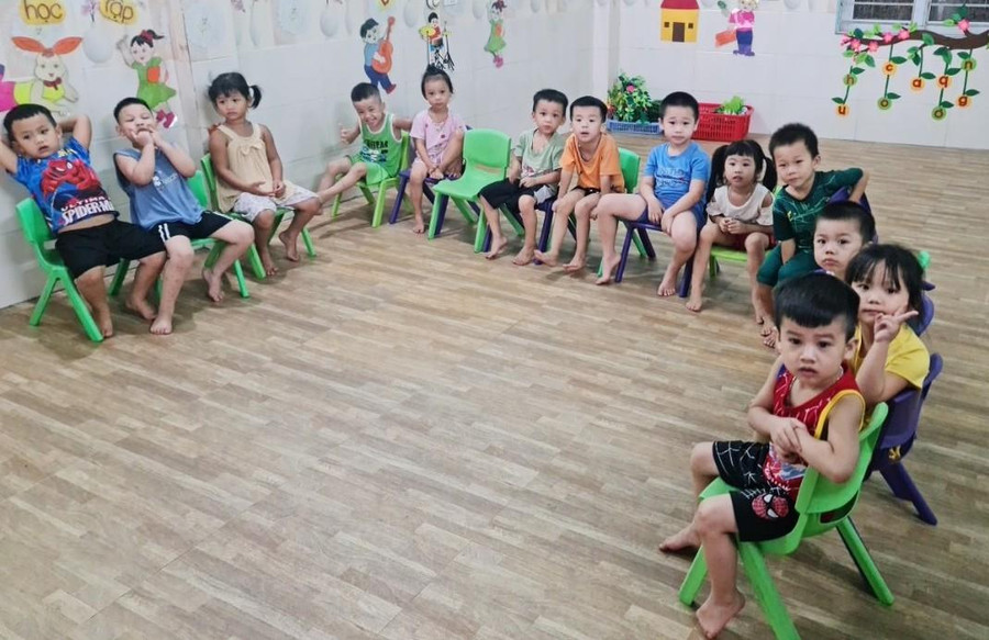 Một lớp học của trẻ mầm non cơ sở ĐLTT Bích Duyên, Thị trấn Nếnh, Việt Yên, mà đoàn đến thăm. Một lớp học của trẻ mầm non cơ sở ĐLTT Bích Duyên, Thị trấn Nếnh, Việt Yên, mà đoàn đến thăm.