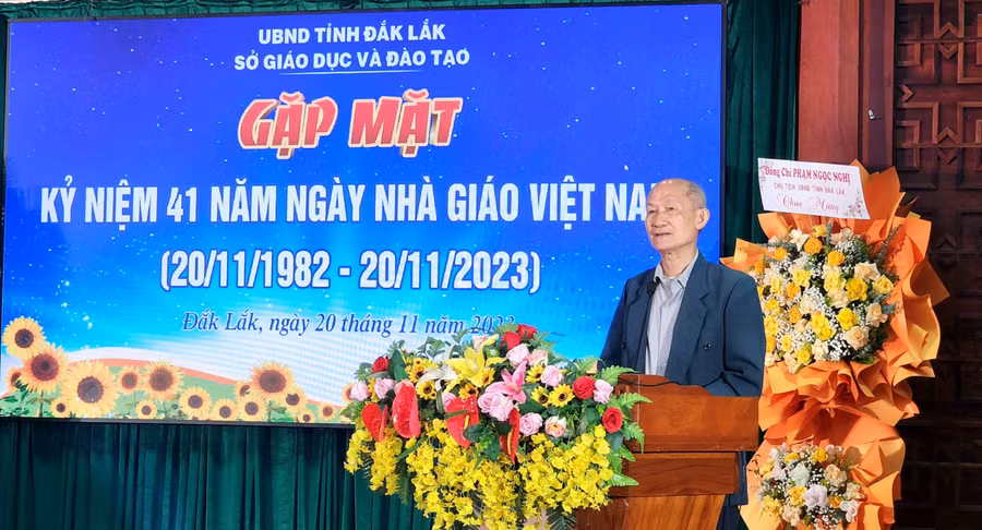 Nhà giáo Hà Ngọc Đào - Chủ tịch Hội cựu giáo chức tỉnh, nguyên Giám đốc Sở GD&ĐT ôn lại kỷ niệm những năm tháng cống hiến cho sự nghiệp giáo dục của tỉnh. (Ảnh: TT)